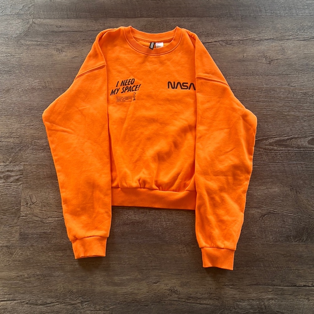 H&M NASA CREW NECK